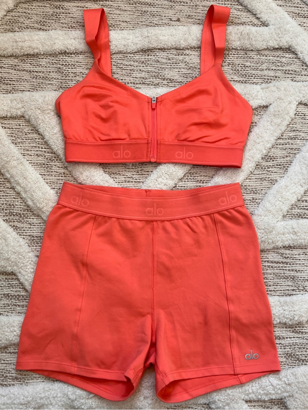 Set!(2)Alosoft Molded Showcase Bra & 4"
SC matching Short Set Candy Orange XS